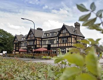 Altrincham Lodge Exteriör bild