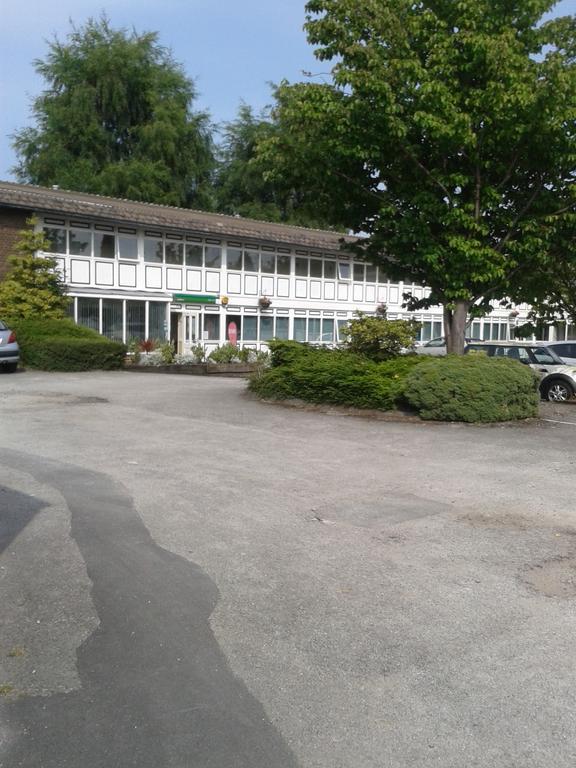 Altrincham Lodge Exteriör bild